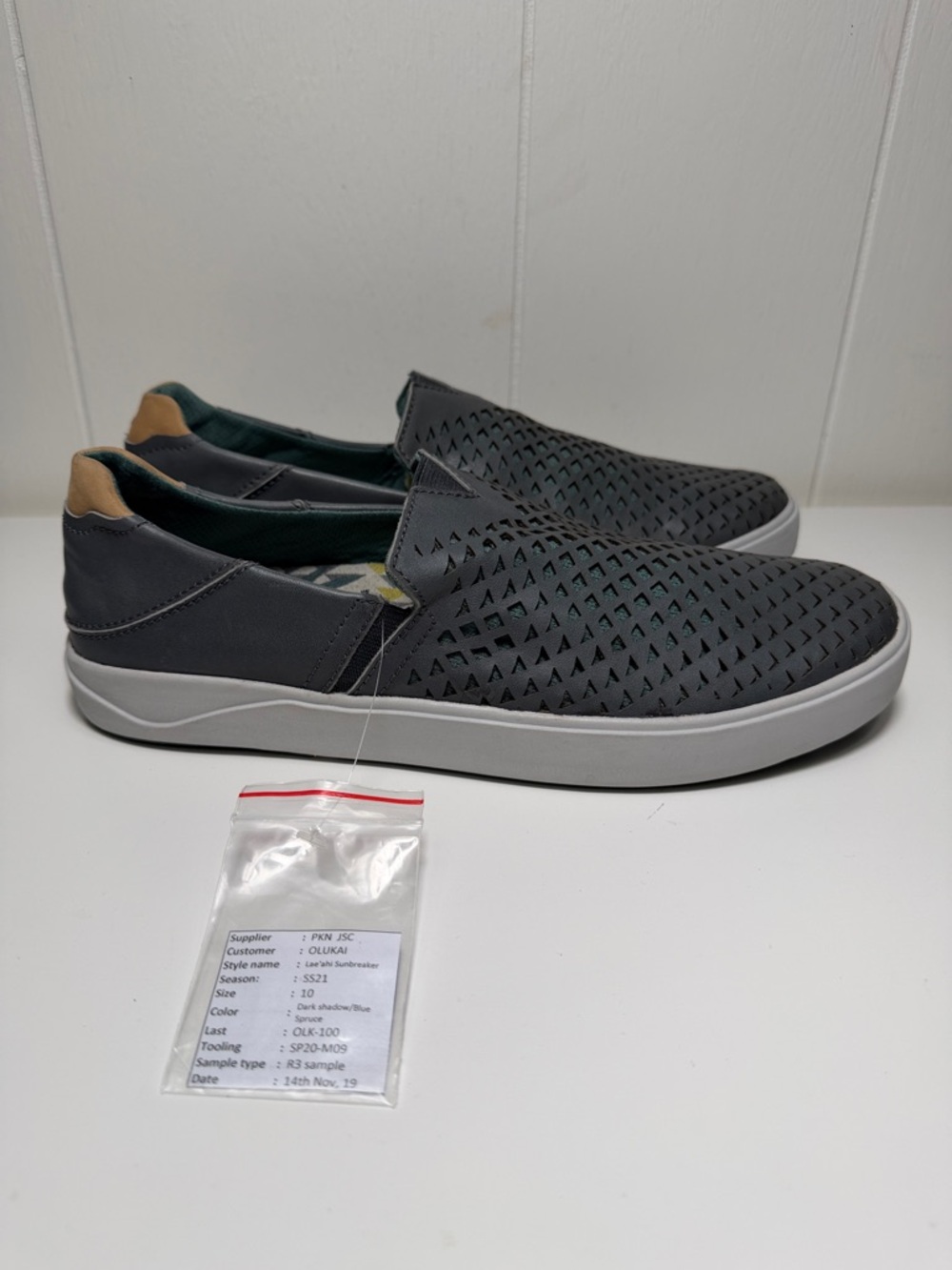 Olukai Men's Casual Slip-On Lae’ahi sunbreaker Perforated Grey Sneaker size 10